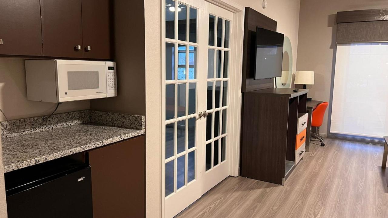La Quinta Inn Lexington-Horse Park Екстер'єр фото