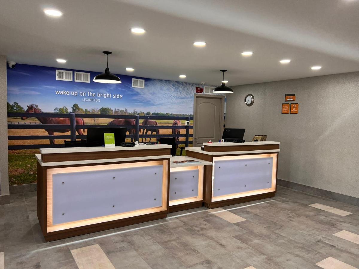 La Quinta Inn Lexington-Horse Park Екстер'єр фото