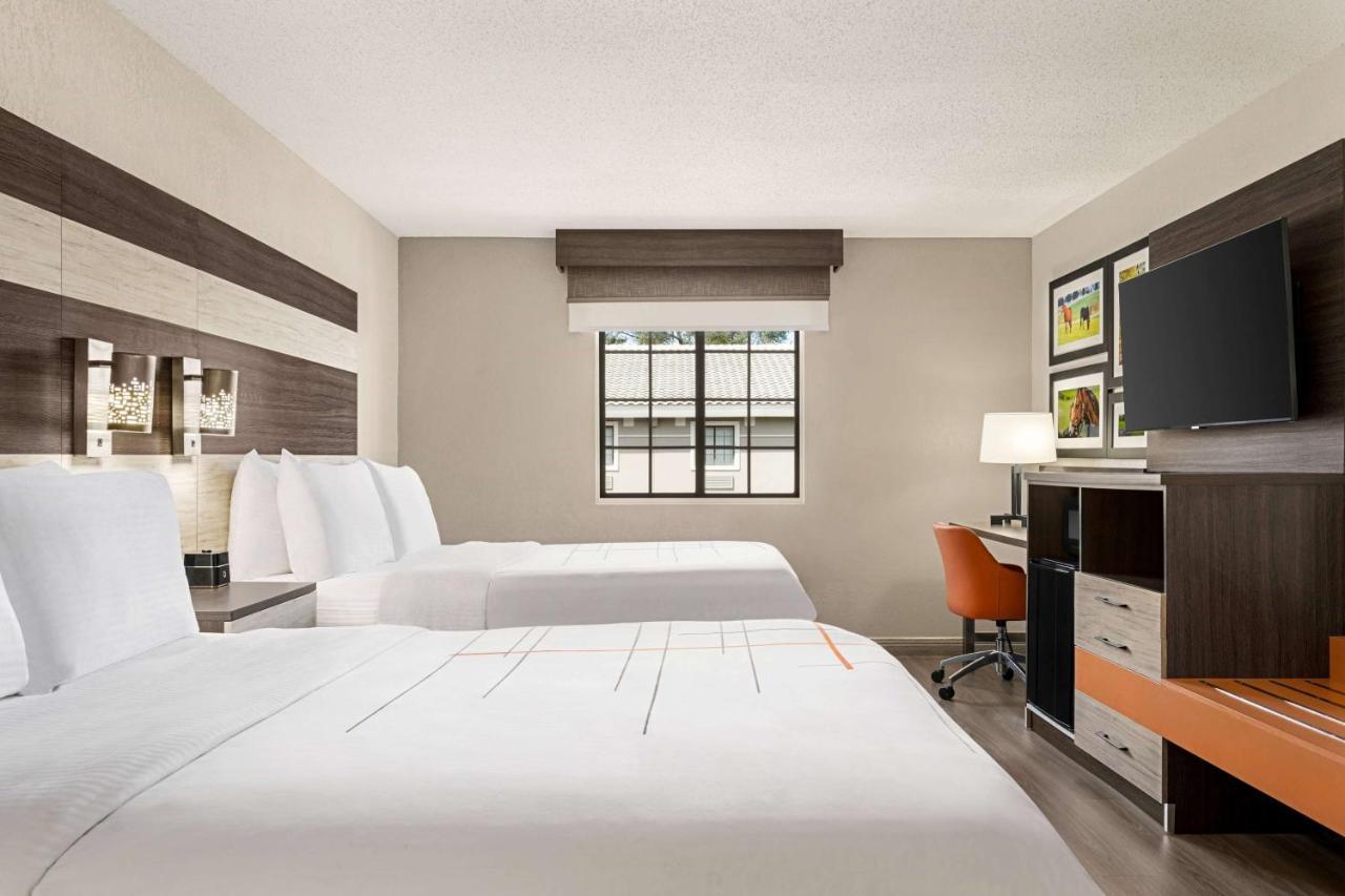 La Quinta Inn Lexington-Horse Park Екстер'єр фото