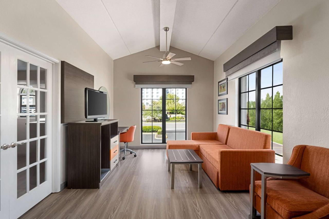 La Quinta Inn Lexington-Horse Park Екстер'єр фото