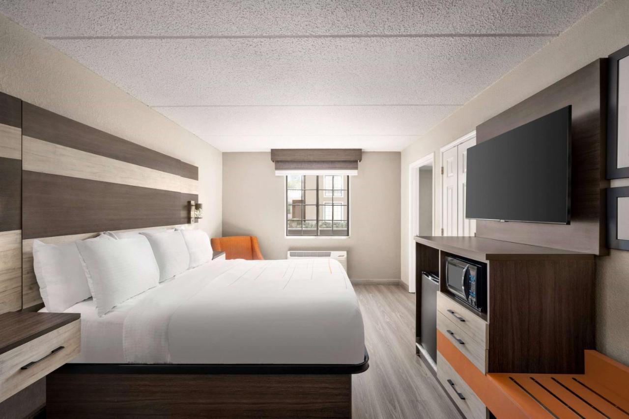 La Quinta Inn Lexington-Horse Park Екстер'єр фото